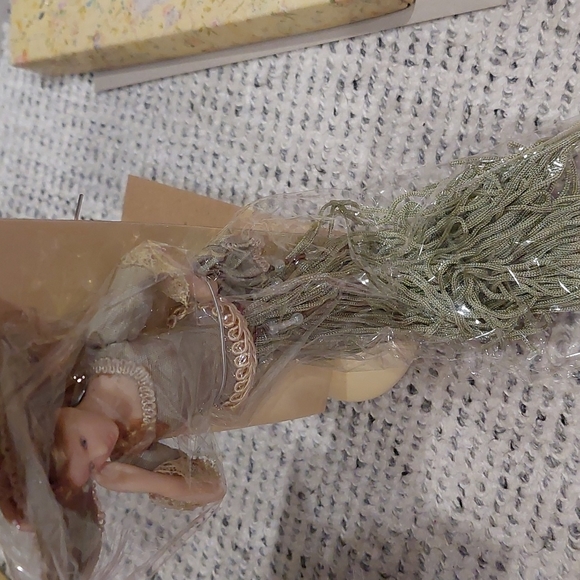 Vintage: Tasseltiques "Putting On The Ritz" by Popular Imports hanging doll. - Picture 10 of 16